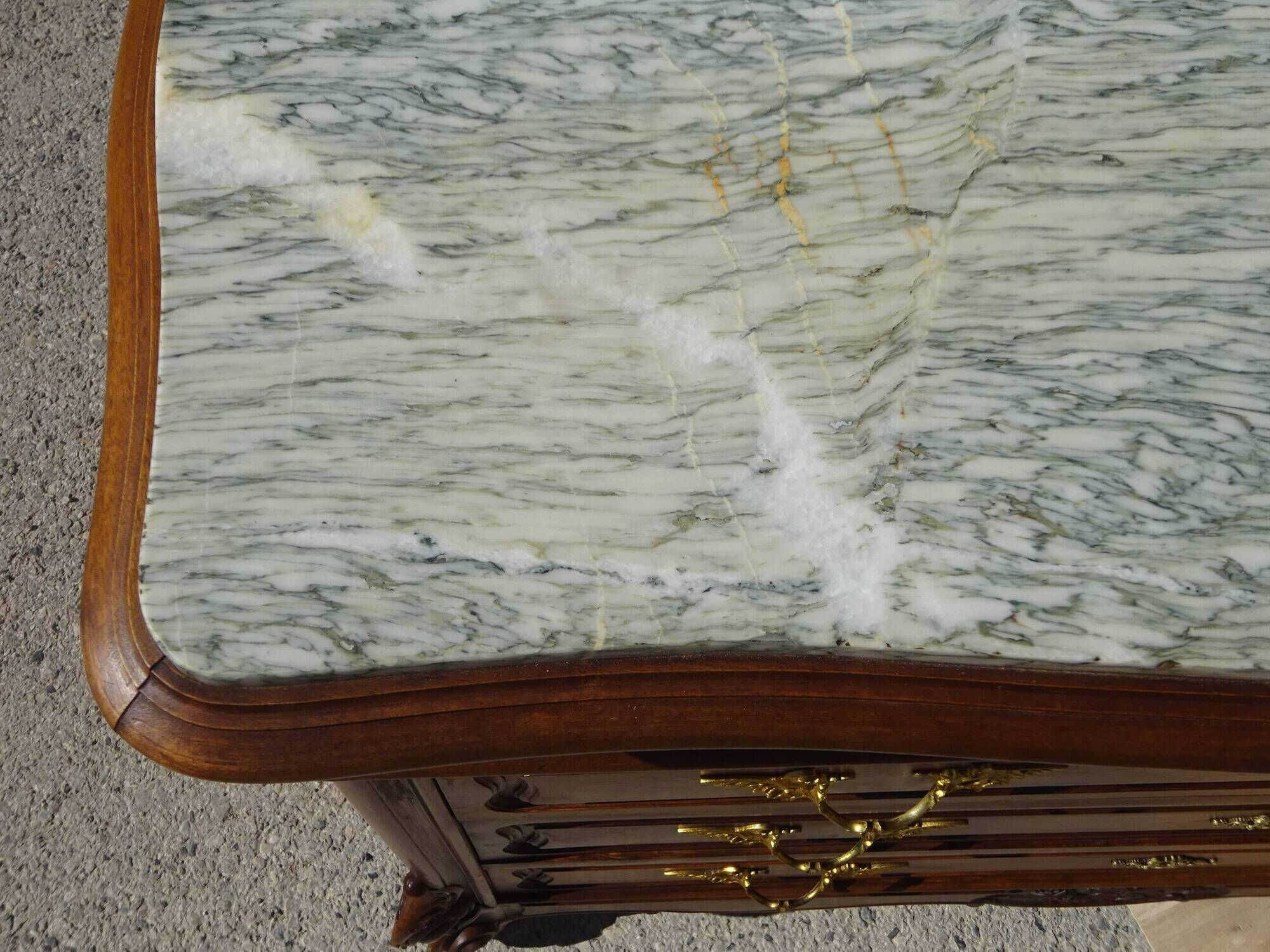 Commode en noyer Louis XV avec miroir