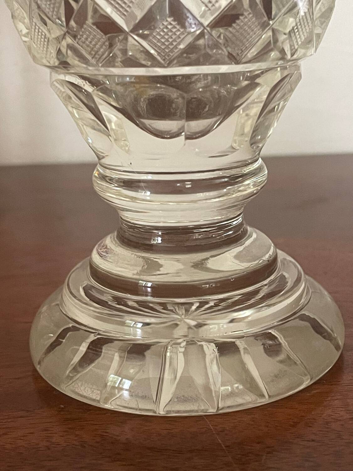 Vase en cristal taillé vintage