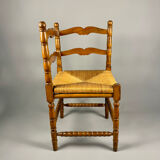 Chaise d'angle vintage en bois avec assise en paille tissée