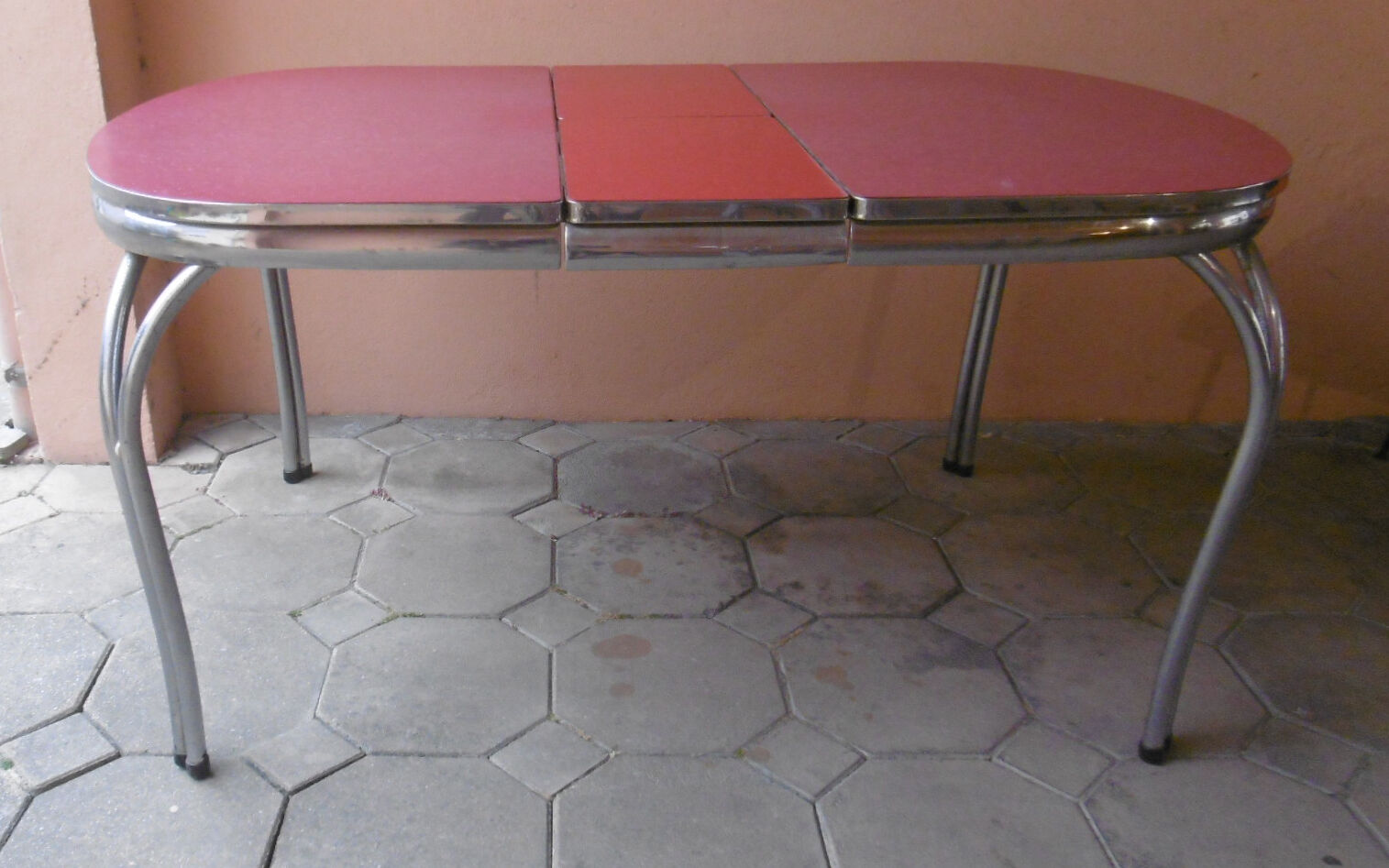 Vintage table of the 60s in red formica and chrome legs
