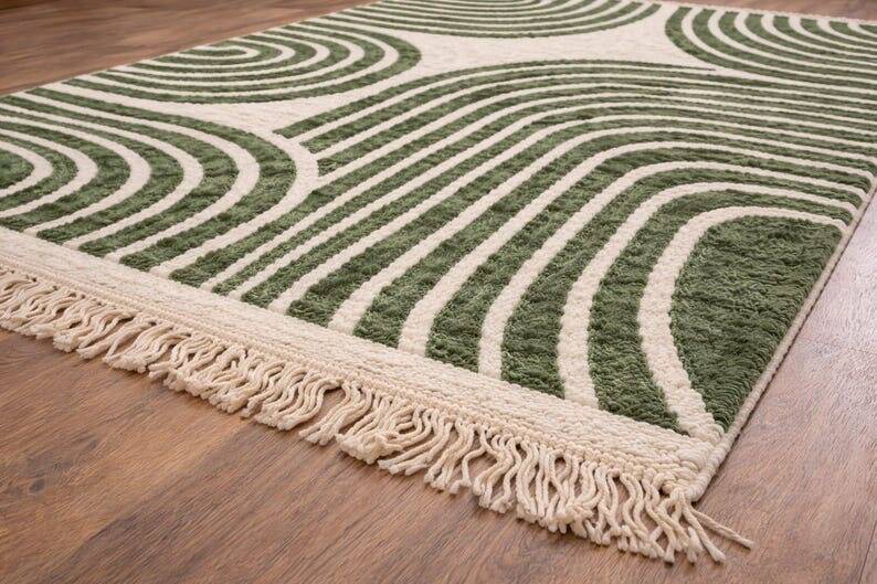 Traditional green and white natural wool rug size 150/250 cm