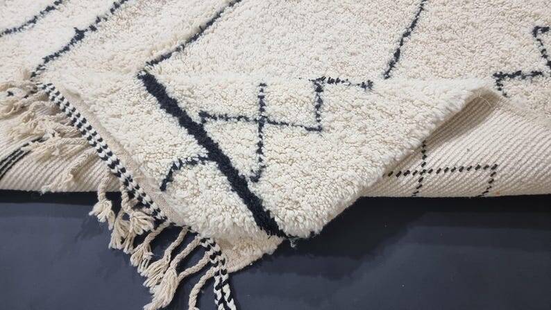 Decorated white Berber carpet 200cmx300cm