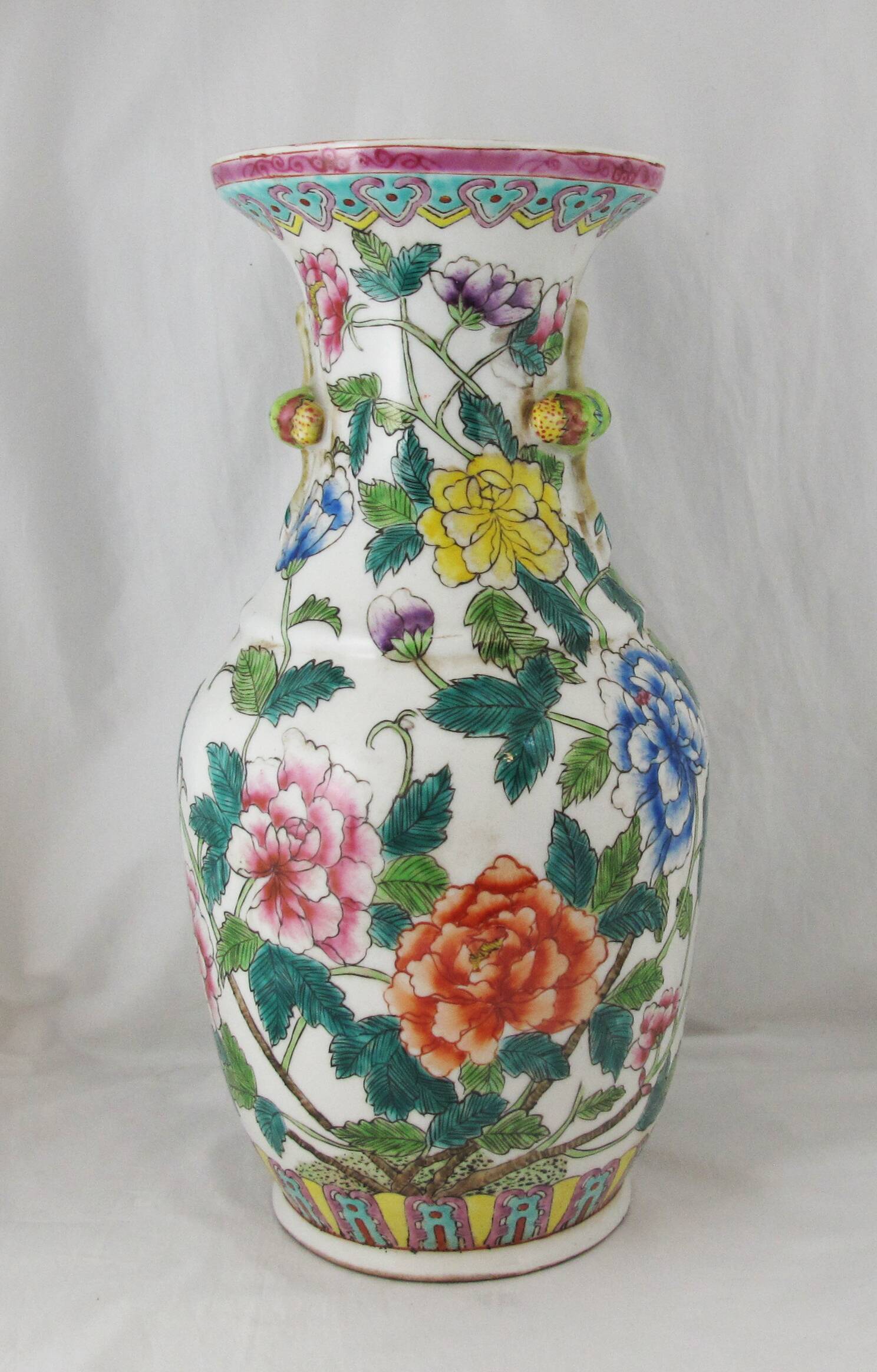 Chinese famille rose porcelain vase 20th century