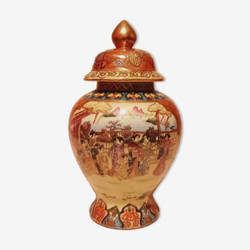 Chinese porcelain vase with lid