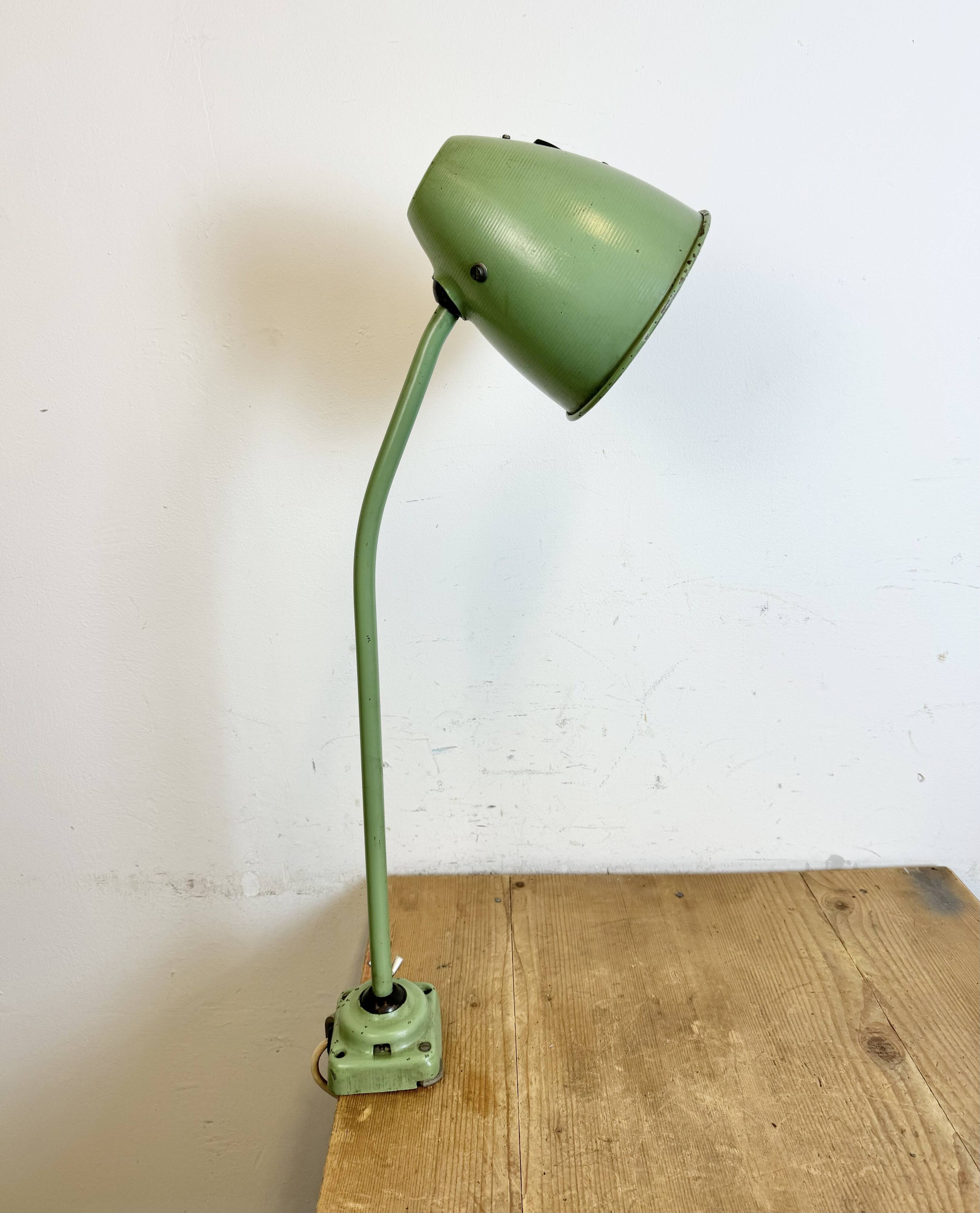 Lampe de table d'atelier industriel vert, 1960s