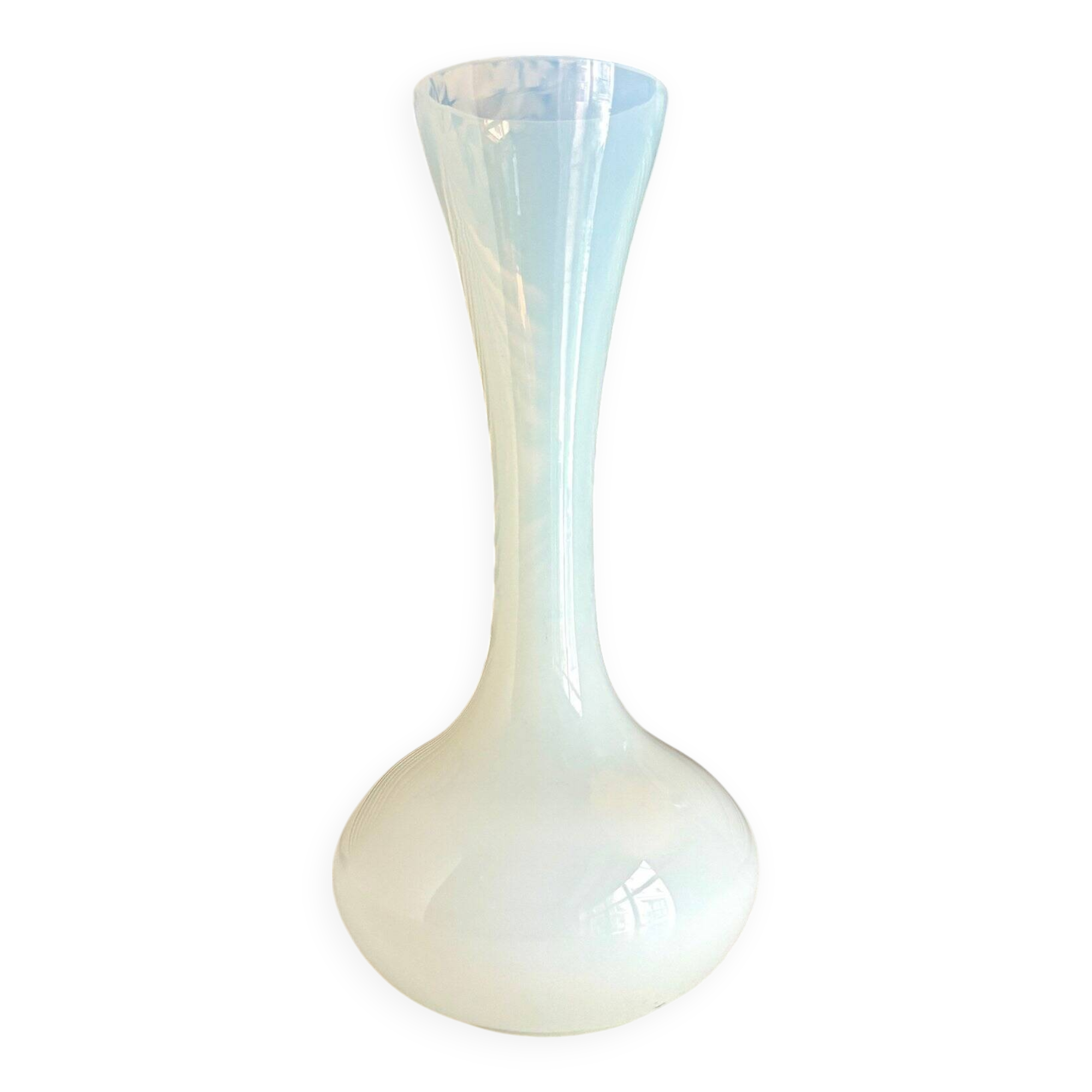 Vase, soliflore en opaline blanche
