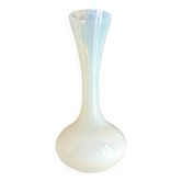 Vase, soliflore en opaline blanche