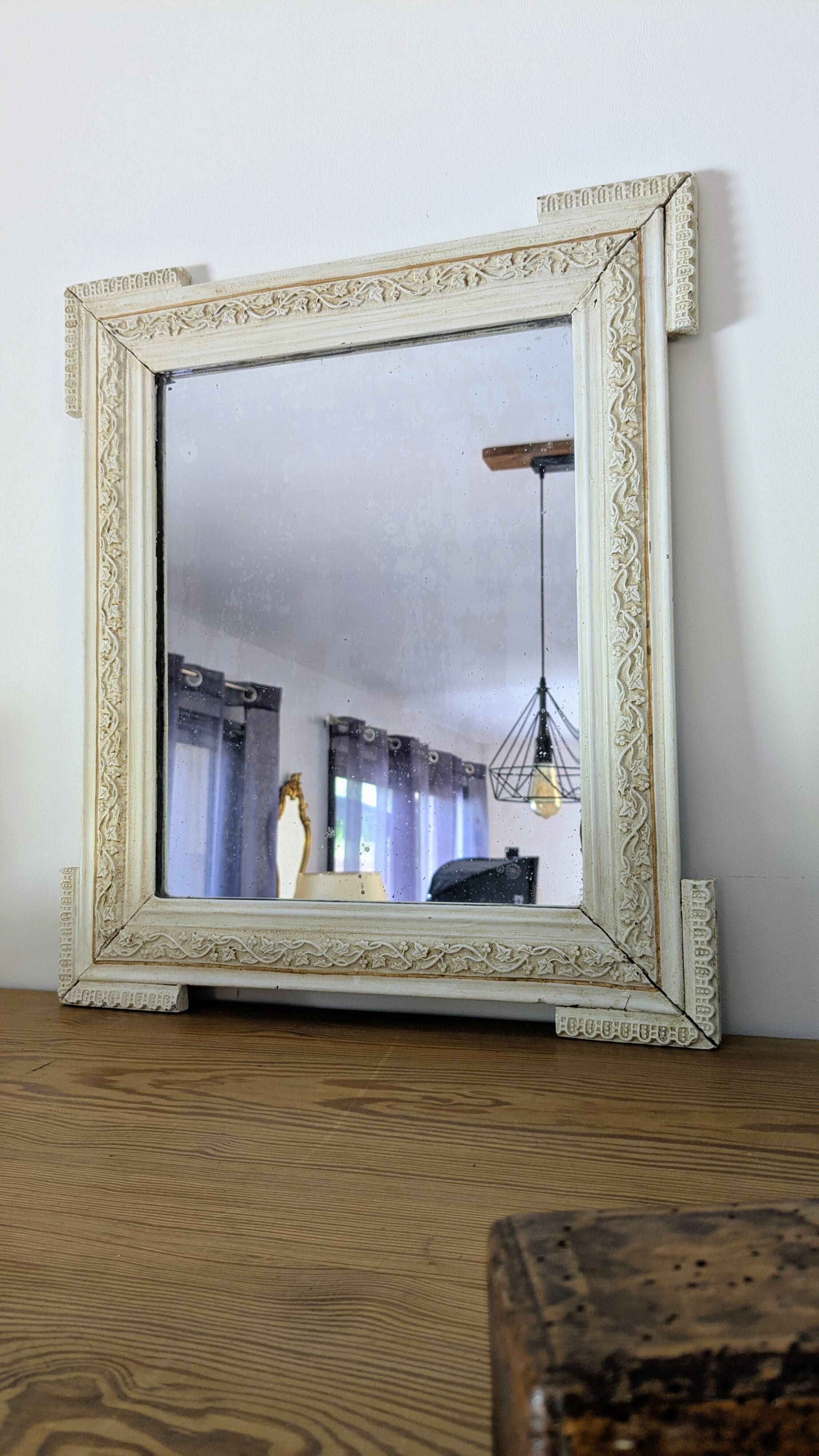 Miroir XIXᵉ au cadre patiné — Élégance et authenticité 45 x 39 cm