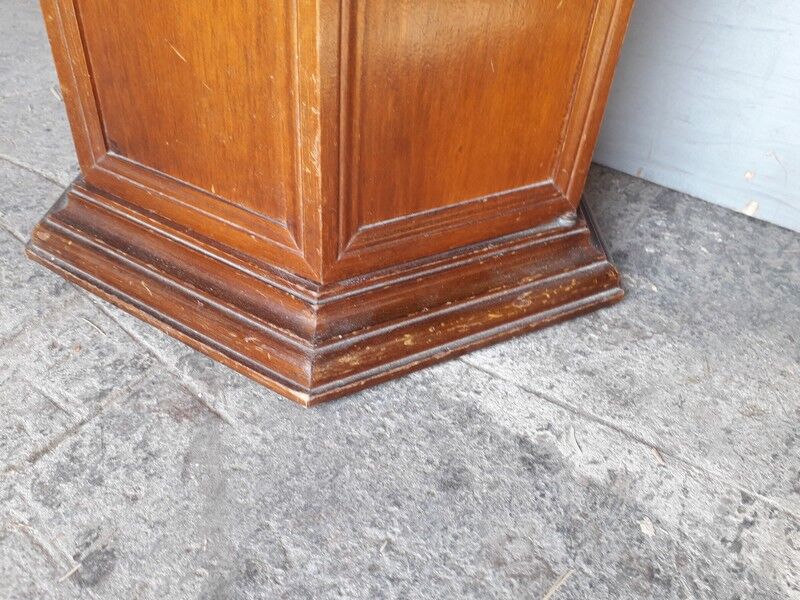 Wooden harness column - interior storage