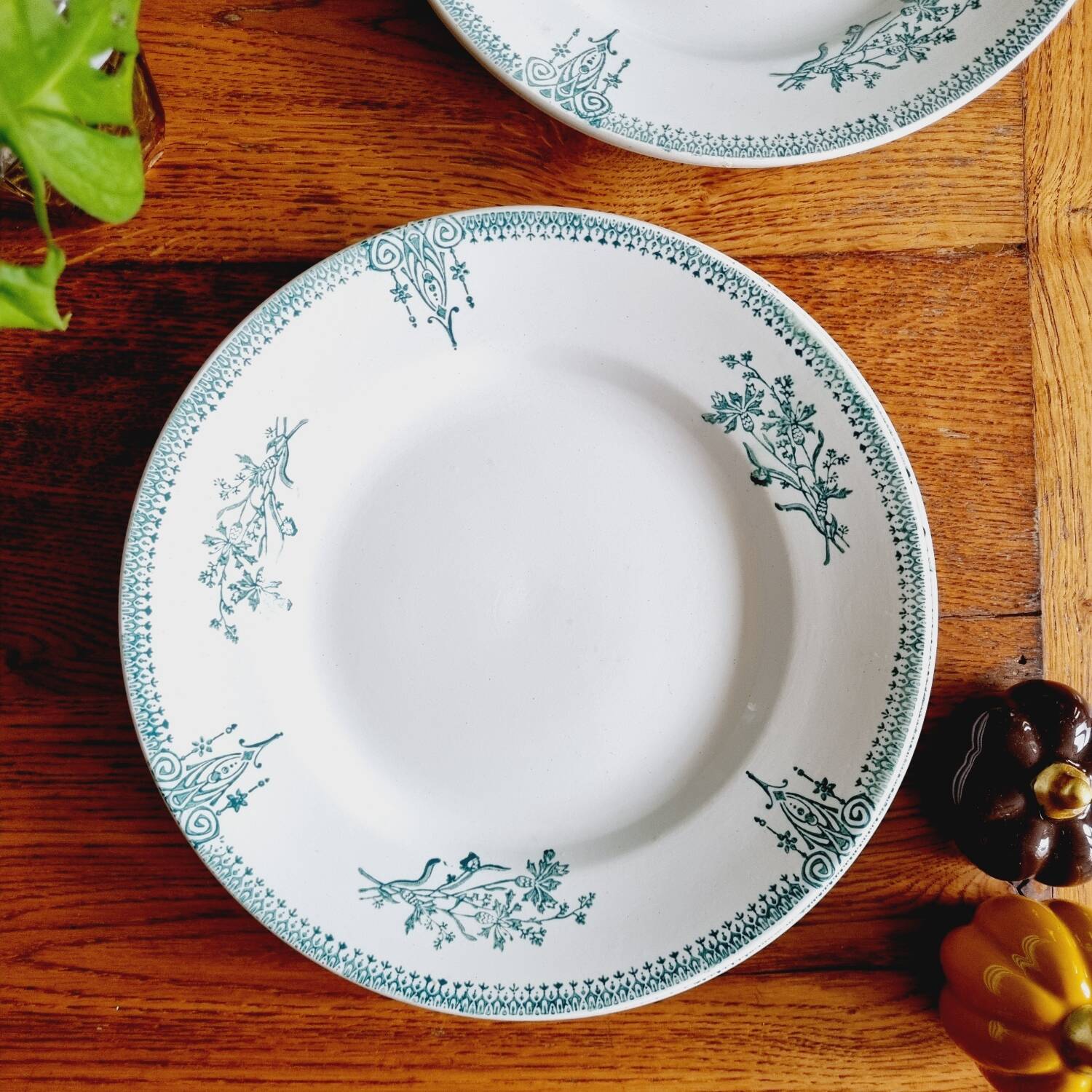 Set of 12 flat plates with slight defects Saint Amand 1932