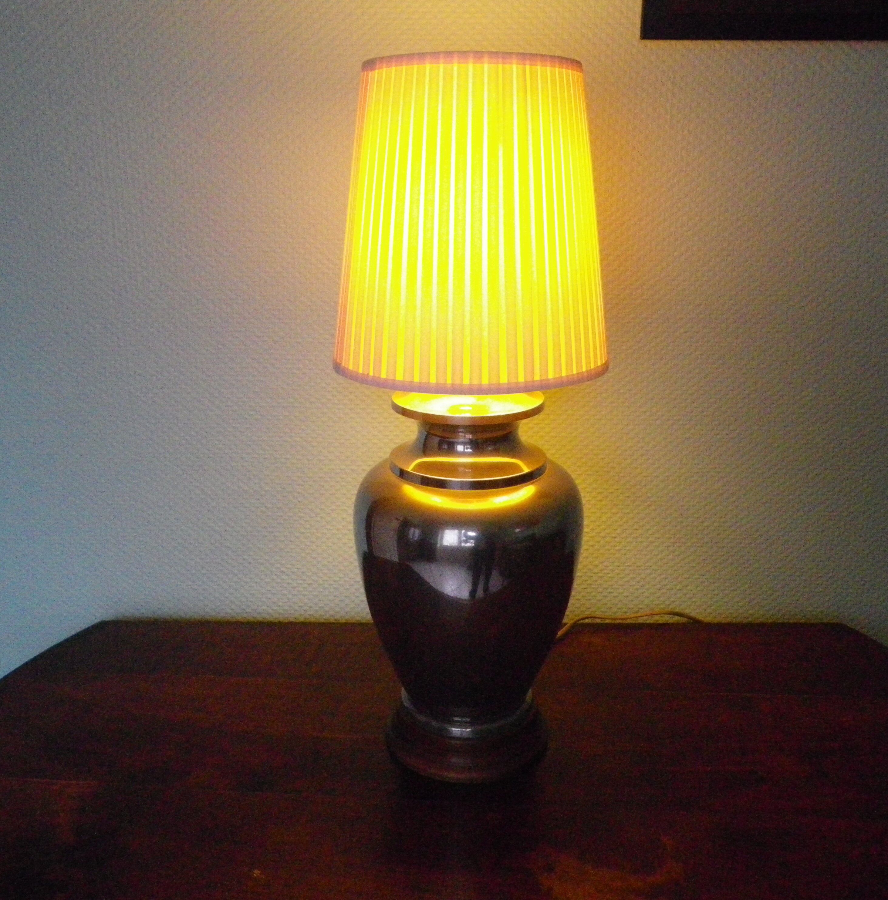 Living room mood lamp, silver metal base, wooden base, pleated lampshade