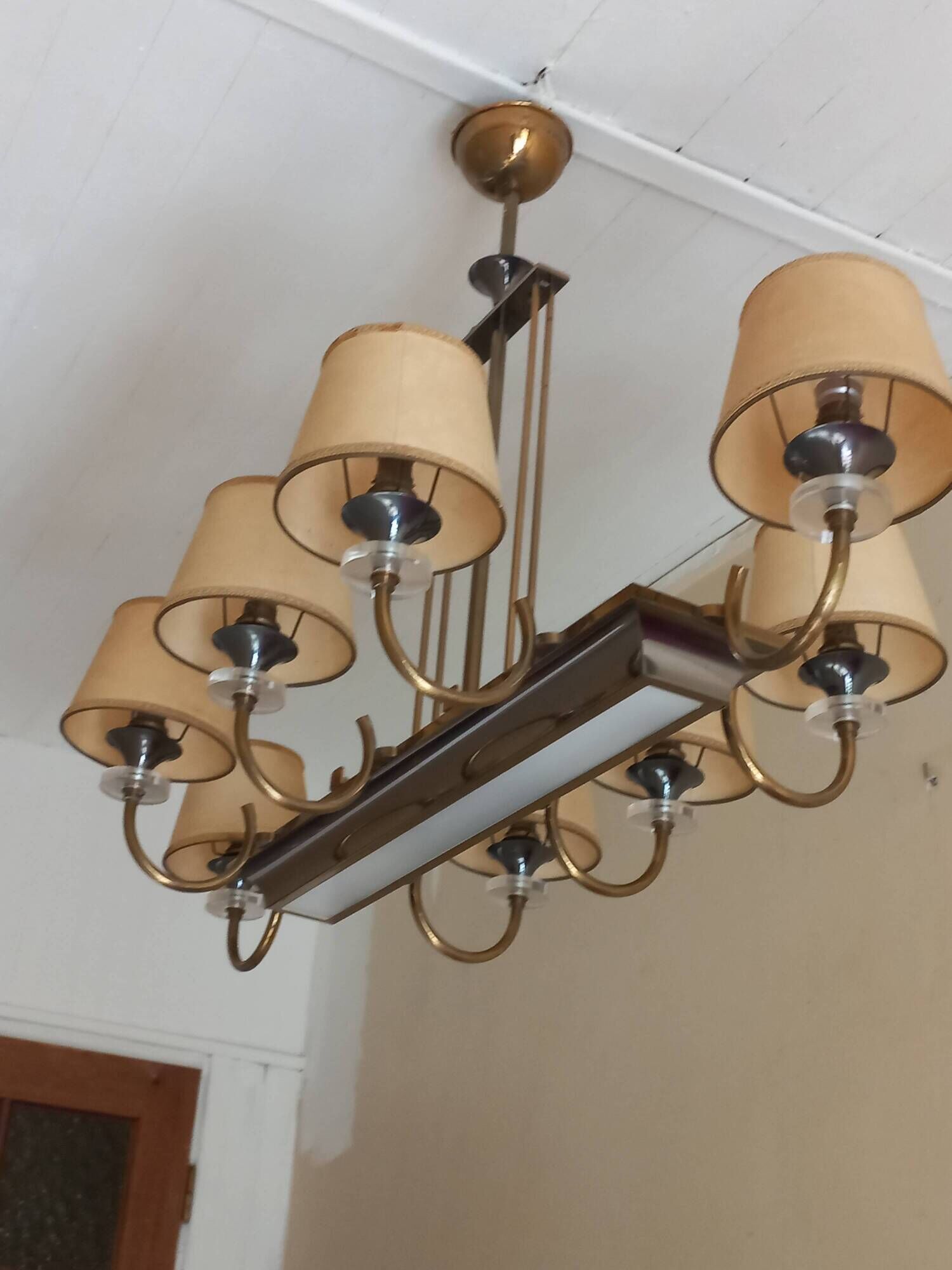 Vintage chandelier in gilded brass, chromed metal and plexiglass from the 1950s