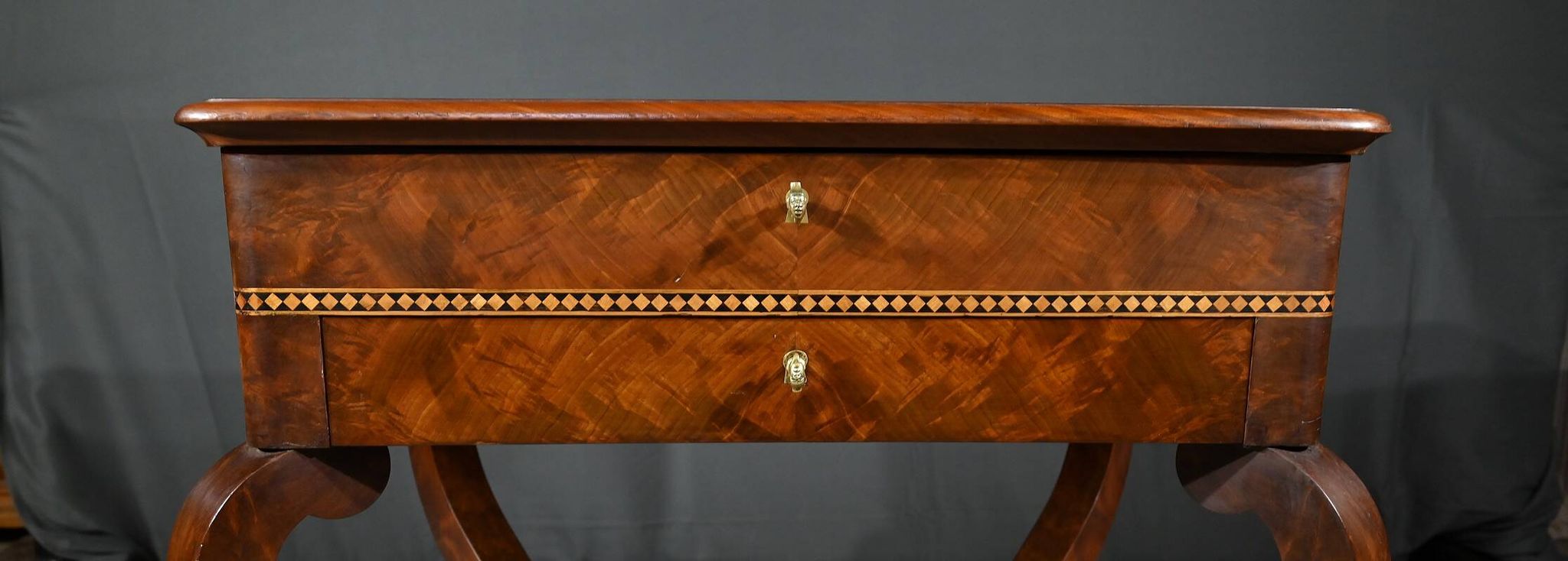 Coiffeuse en Ronce d’Acajou, époque Restauration – Début XIXe