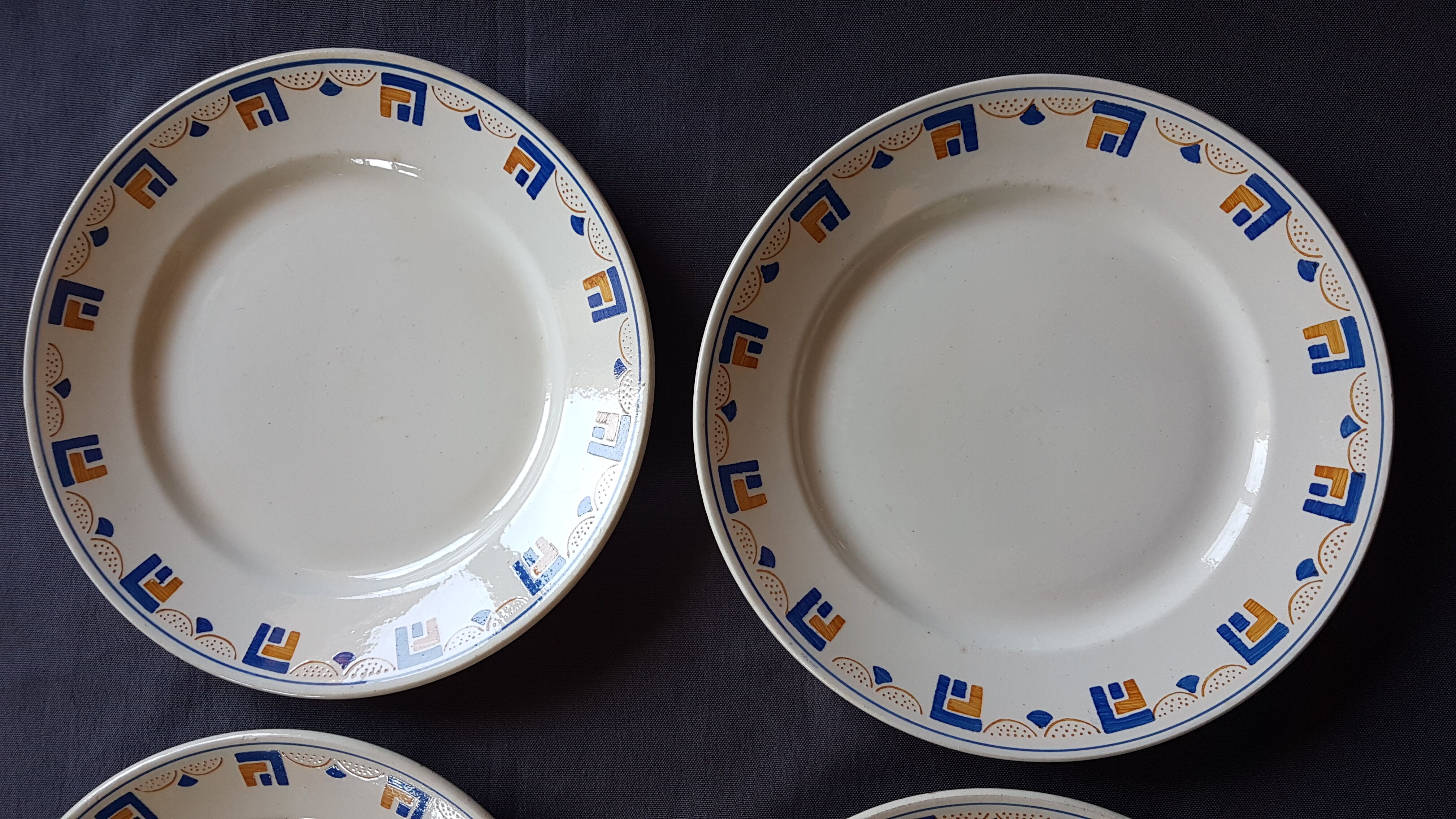 Suite of 4 plates made of Lunéville earthenware