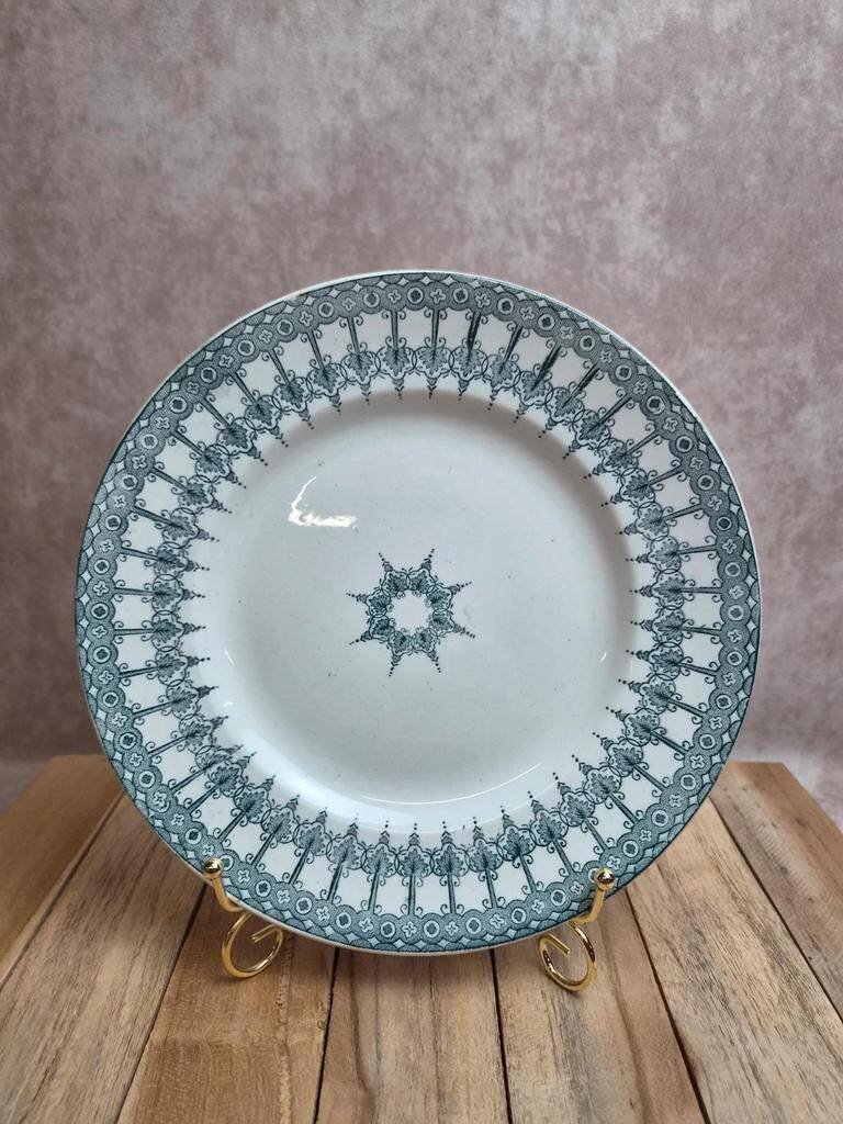 Assiette en terre de fer Saint-Amand modèle Persan