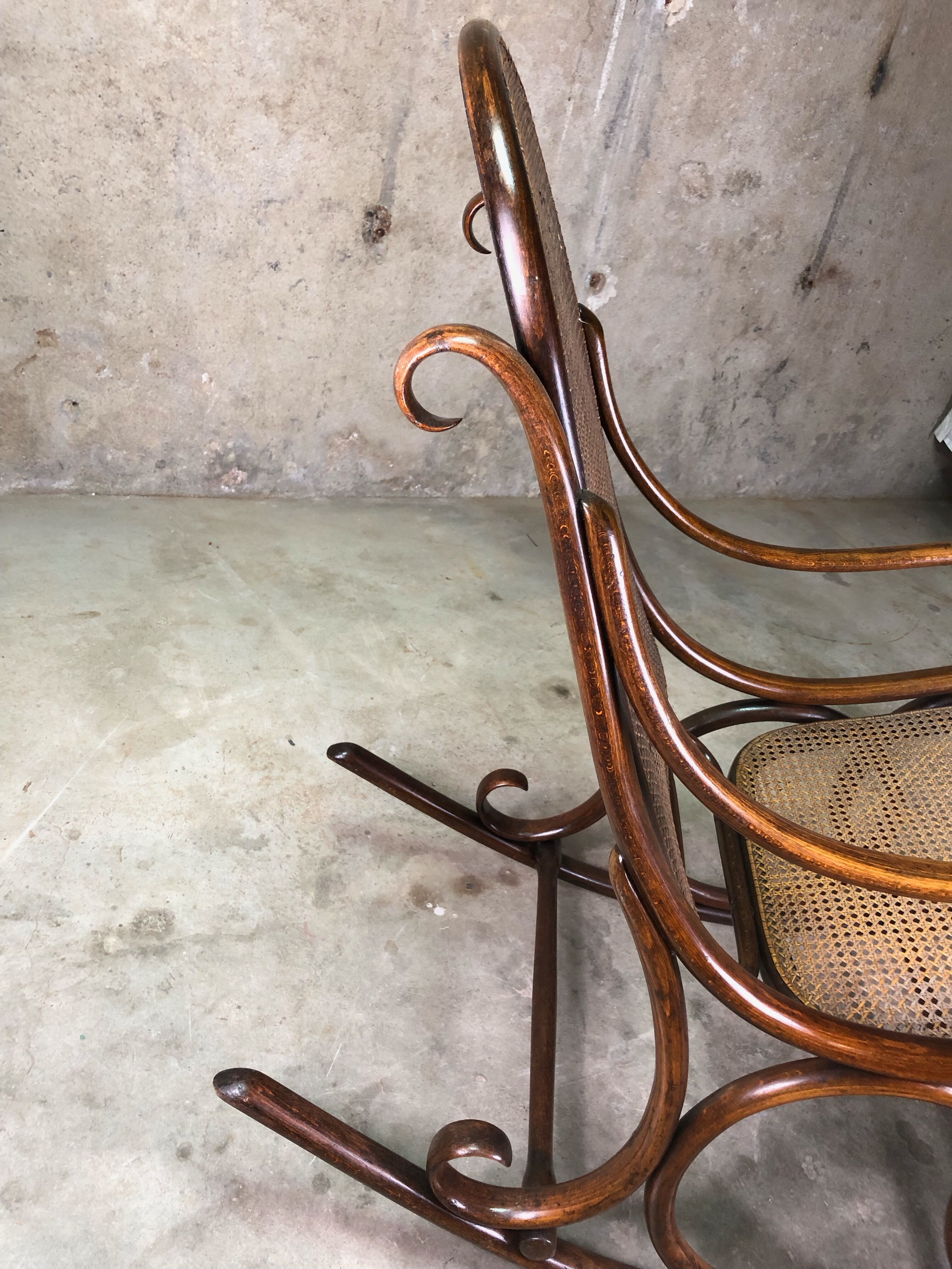 Thonet 1900 rocking chair