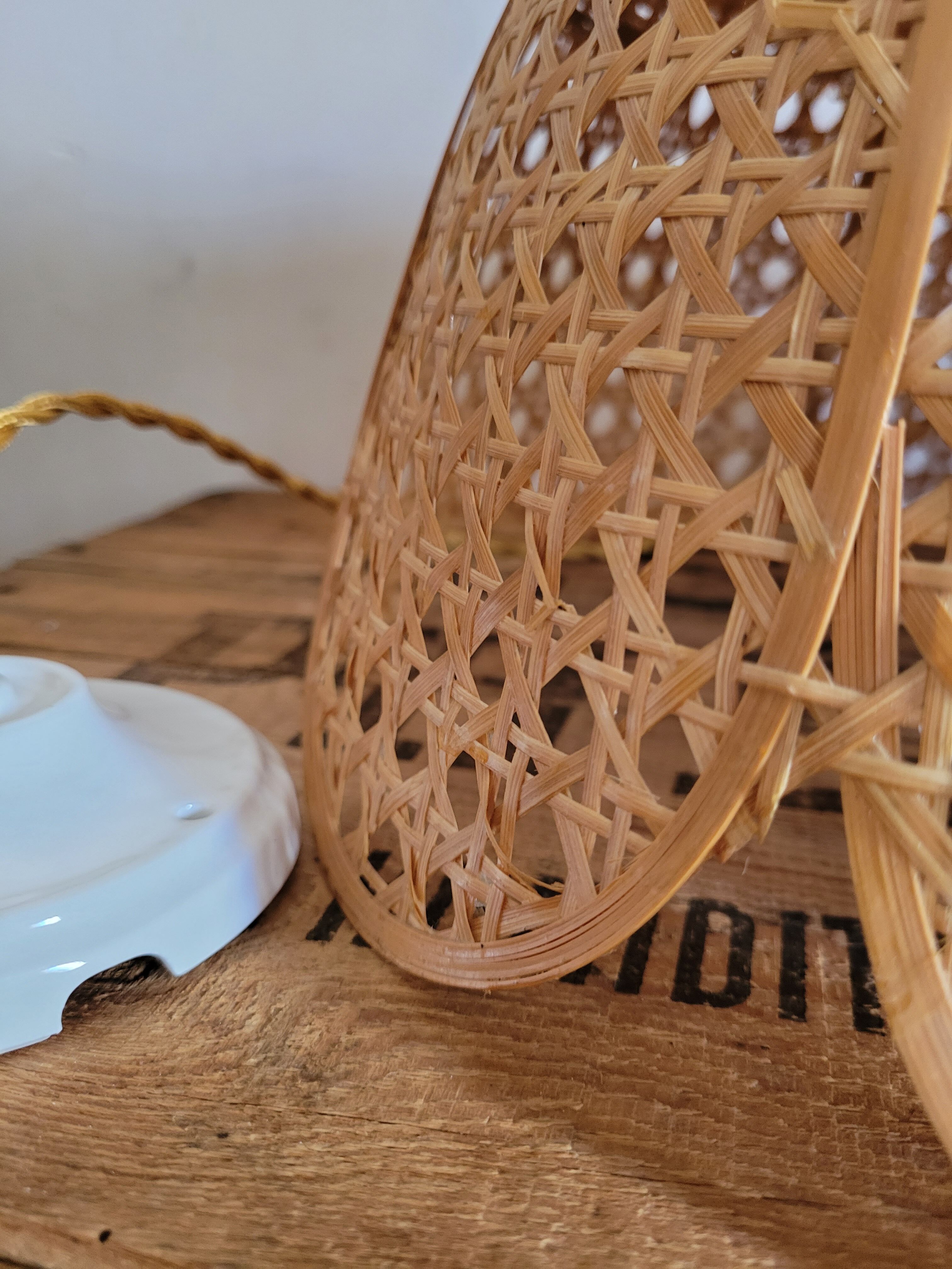 Openwork rattan suspension