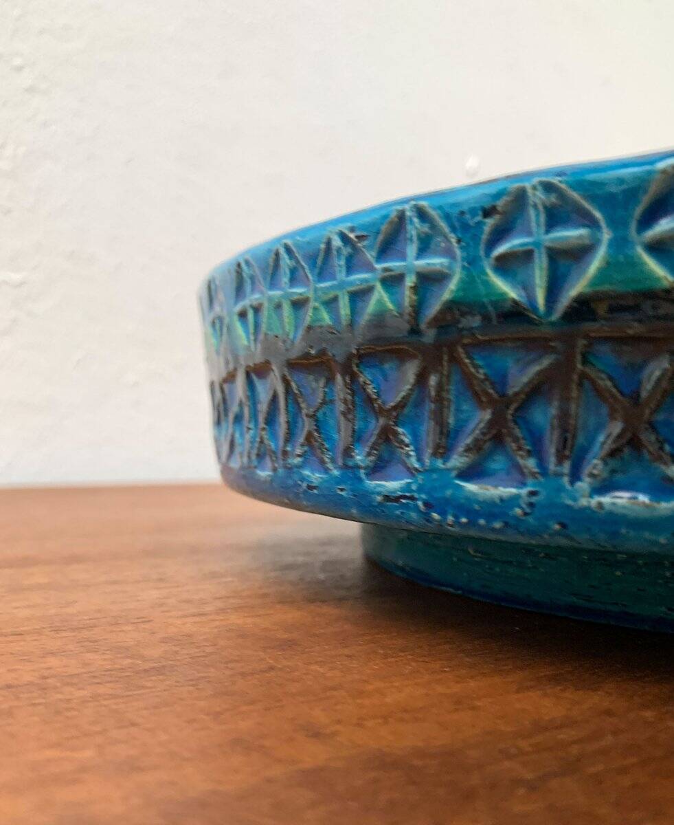 Large bowl in Rimini Blu pottery in mid-century style by Aldo Londi for Bitossi, Italy, 1960s.