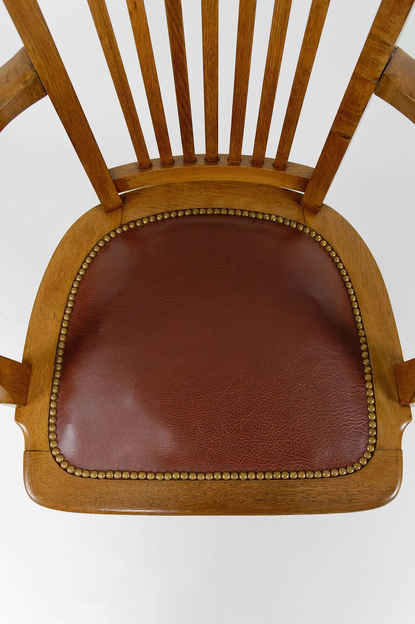 American swivel office armchair in oak, with leather seat, USA, Circa 1900