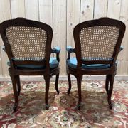 Paire de fauteuils de style Louis XV en cannage