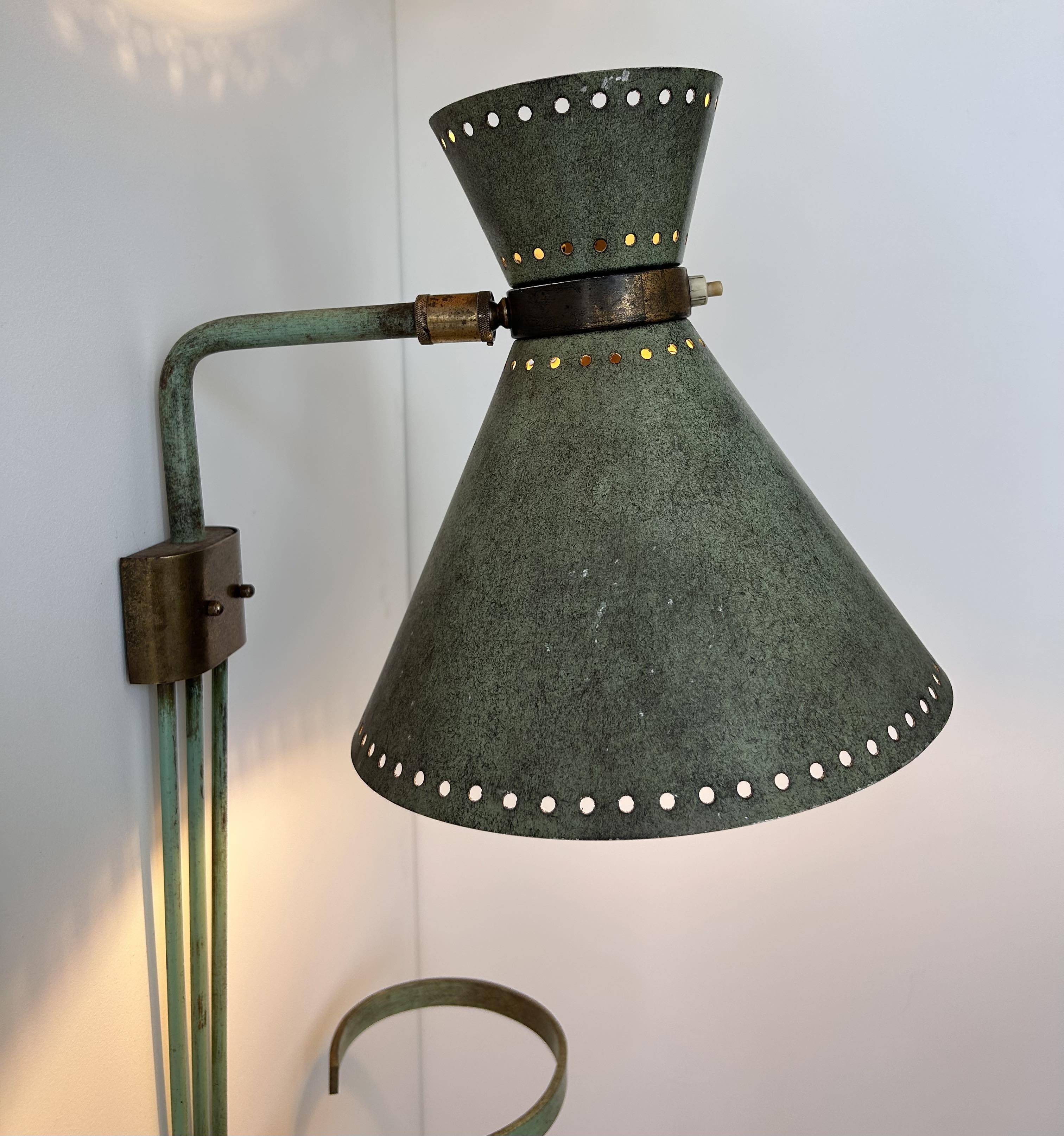 Vintage adjustable wall lamp, brass and patinated green, Italy 1950