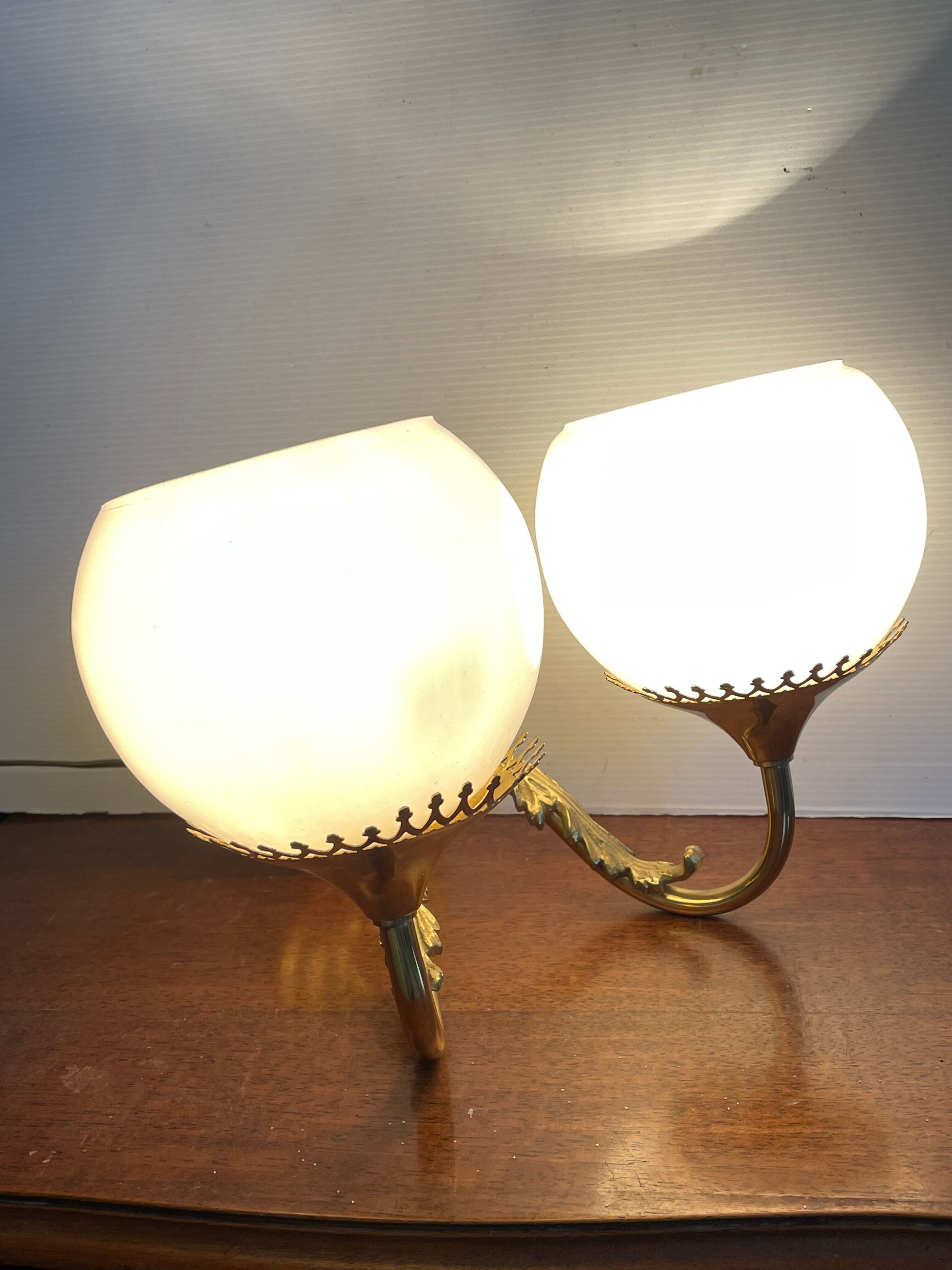 Paire d’appliques laiton et opaline vintage