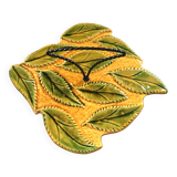Plat signé Vallauris barbotine