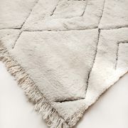 Tapis berbère marocain béni ouarain écru à losanges noirs gravés 295x213cm
