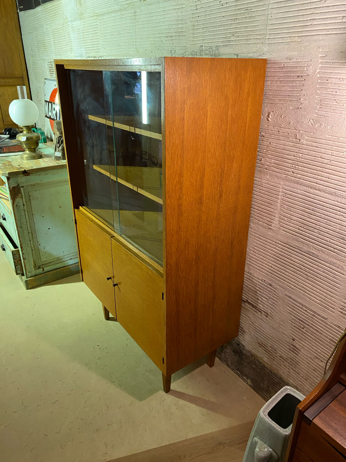 Meuble de rangement vitré en bois, 1960