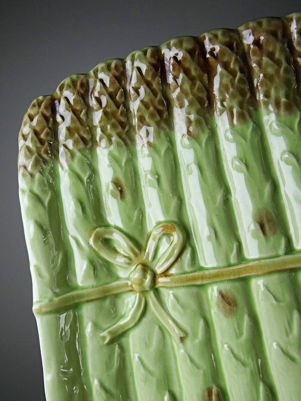 Asparagus service in earthenware, trompe-l'œil decoration, vintage 1970s-1980s.