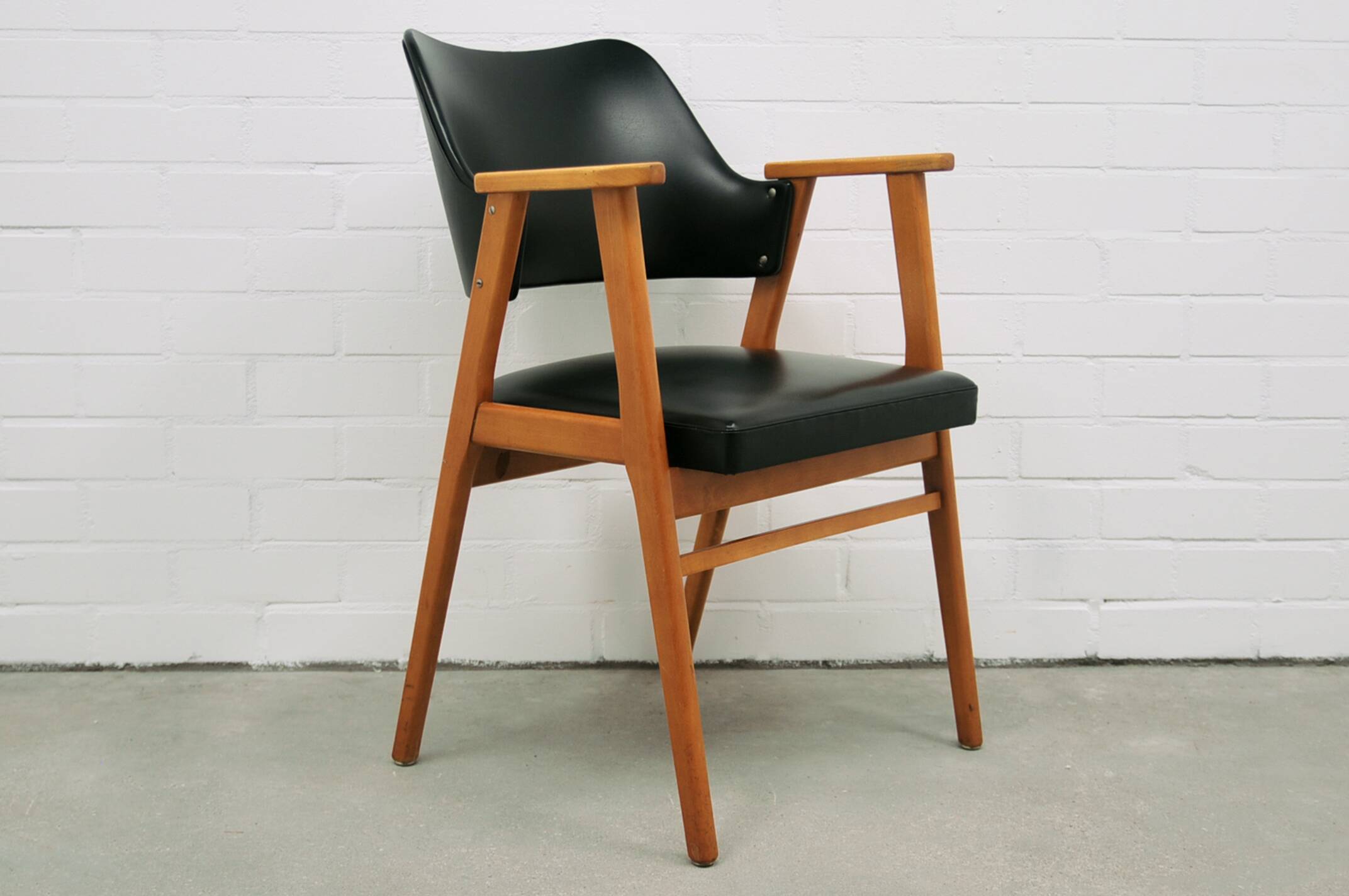 Vintage chair with skai armrests