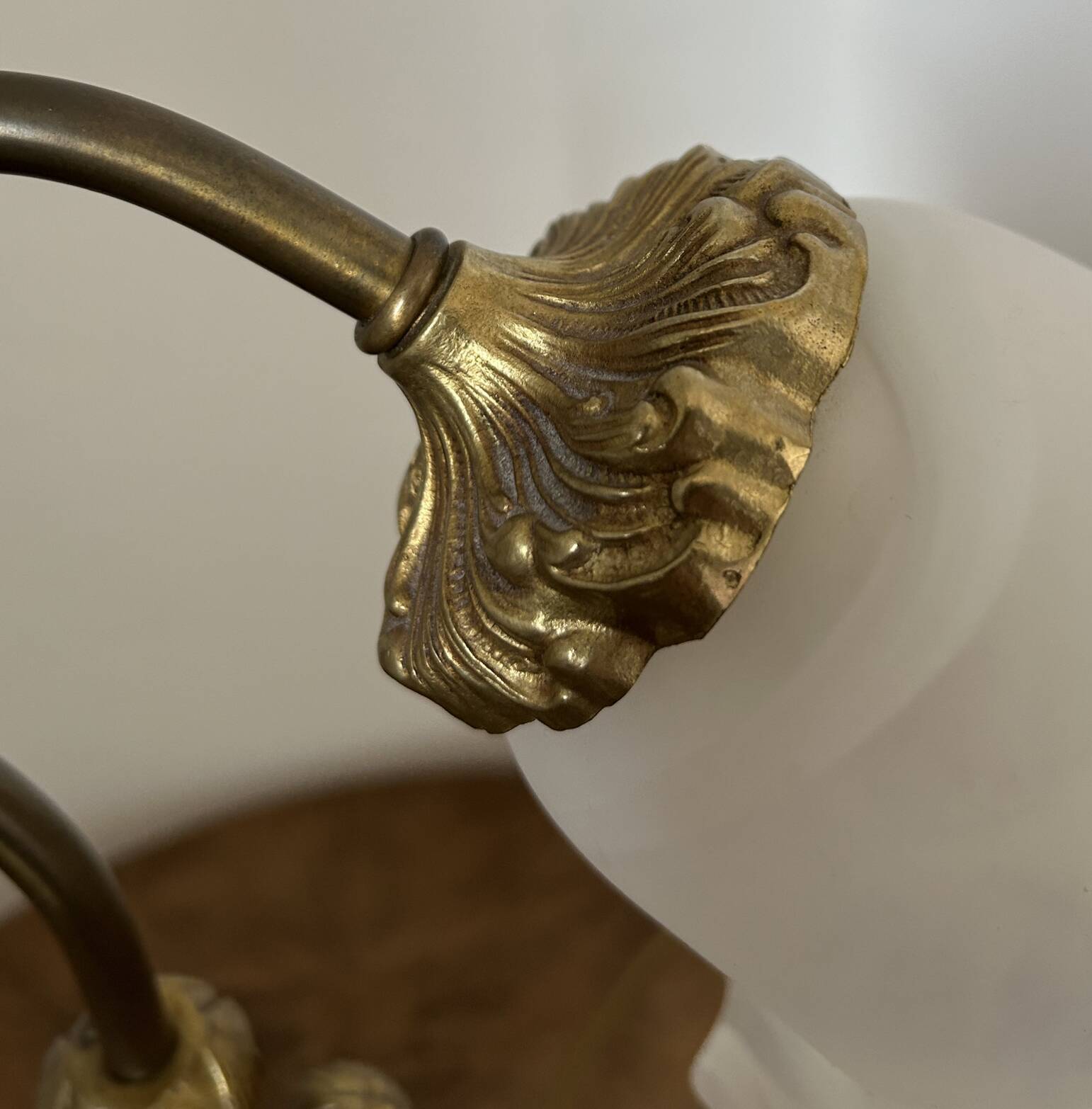 Art Deco desk lamp in bronze and brass.