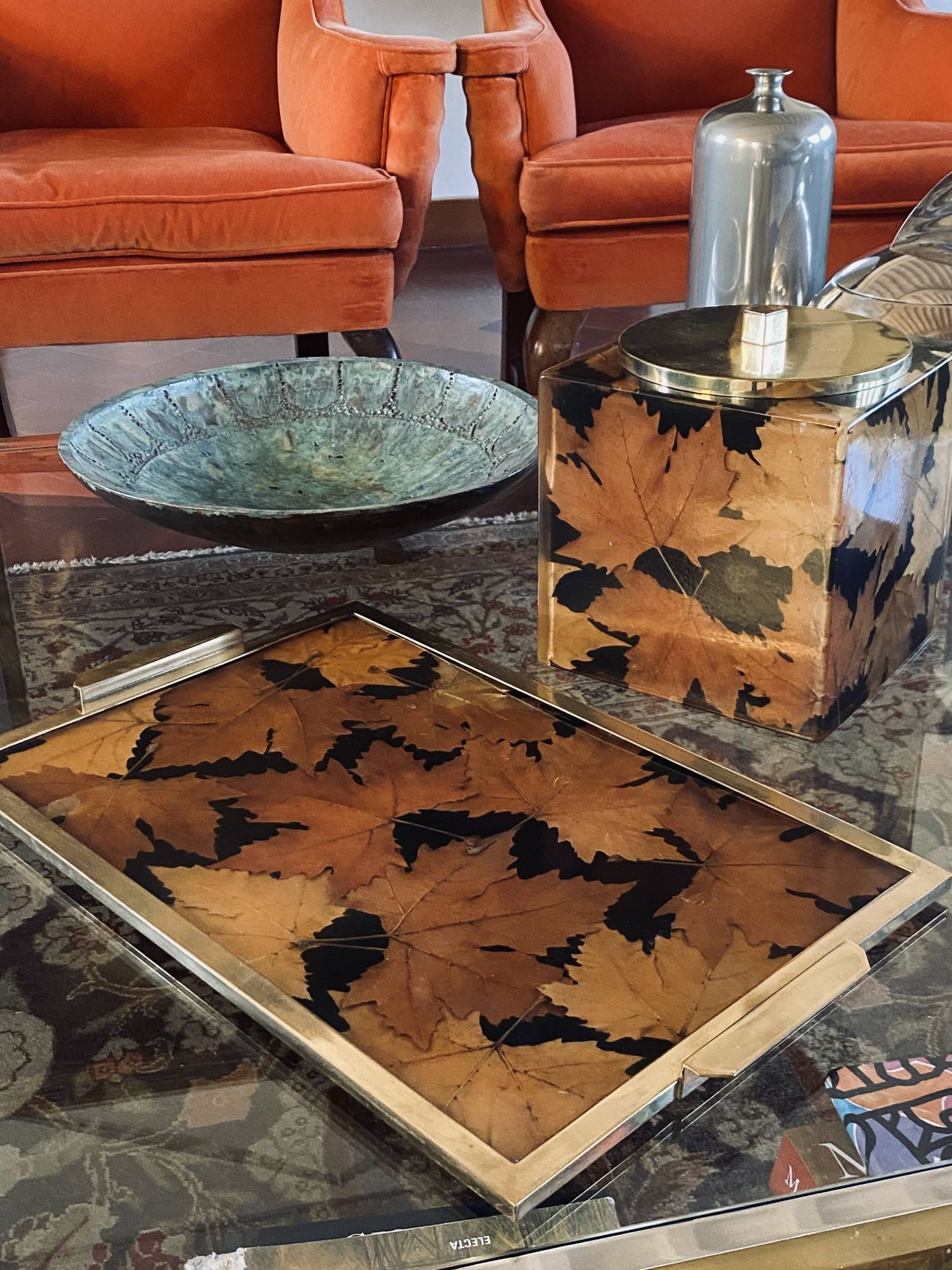 Hollywood regency brass and leaves resin tray, Montagnani Firenze Italy 1970s