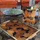 Hollywood regency brass and leaves resin tray, Montagnani Firenze Italy 1970s