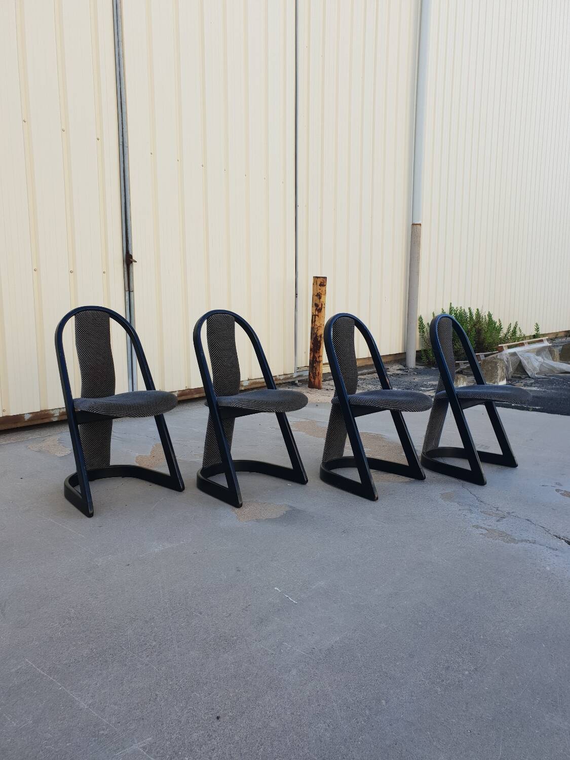 Série de 4 chaises design 1970