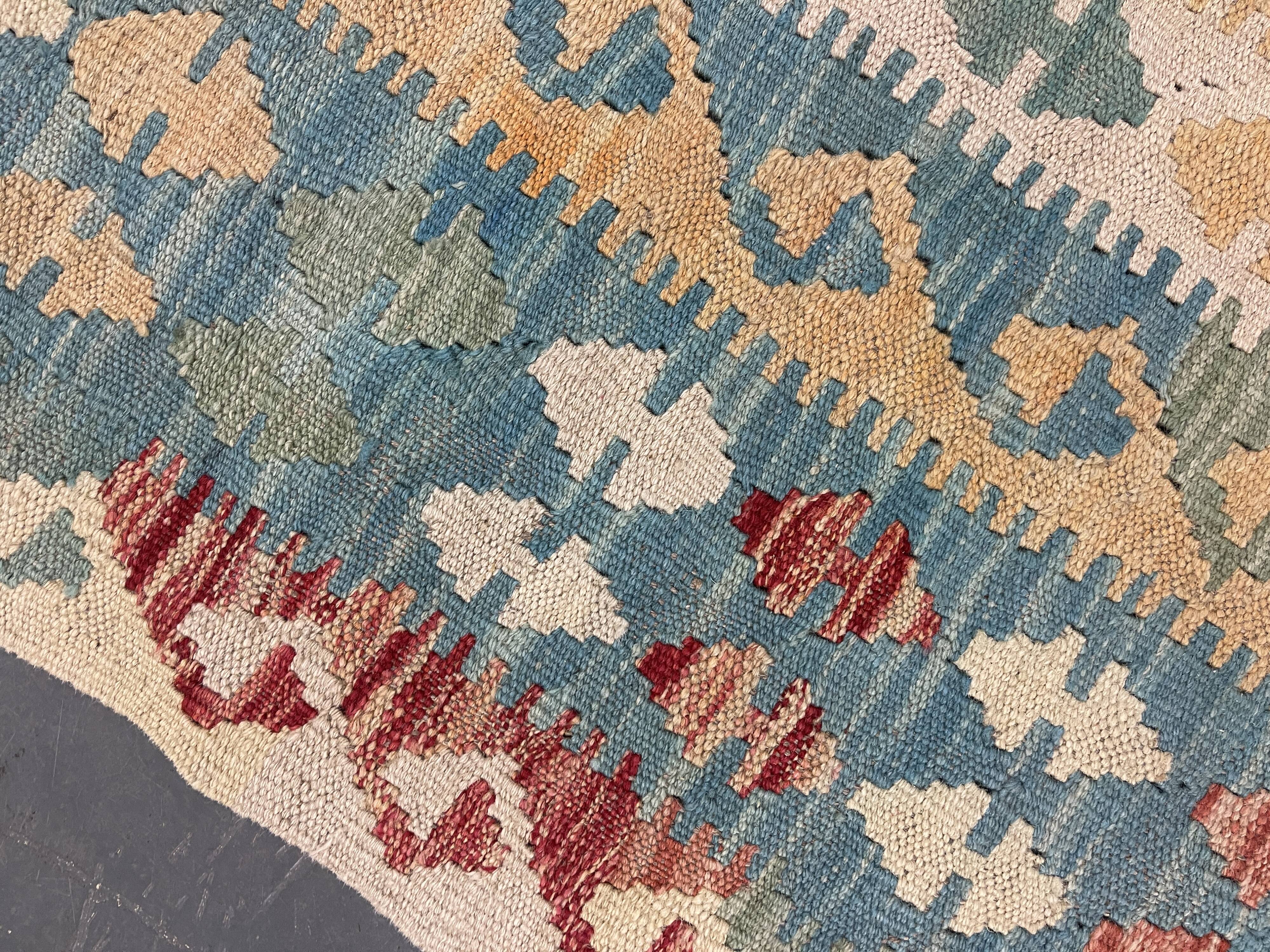 Tapis kilim en laine fait main à décor géométrique