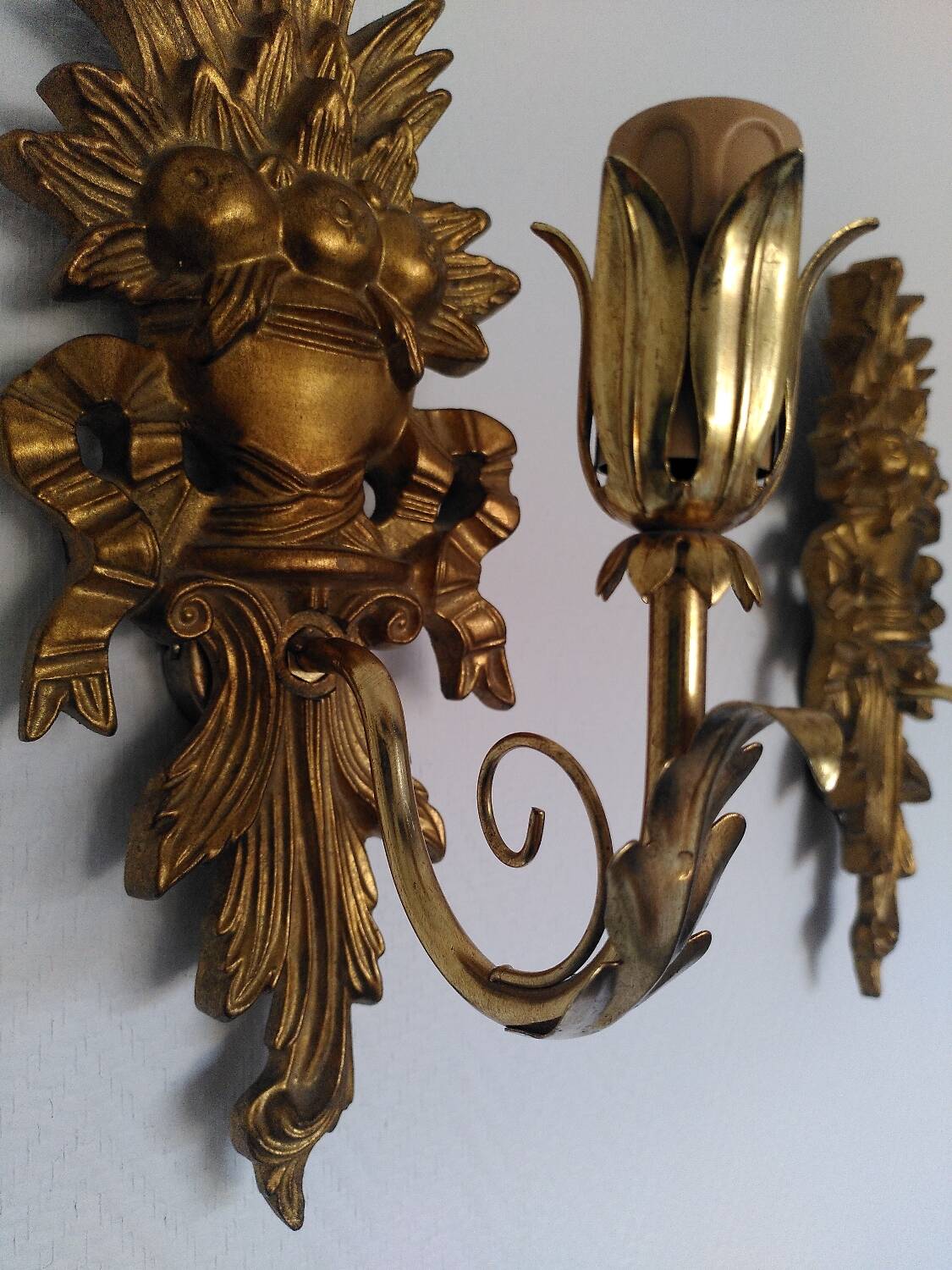 Paire d'appliques en bois doré sculpté, Italie