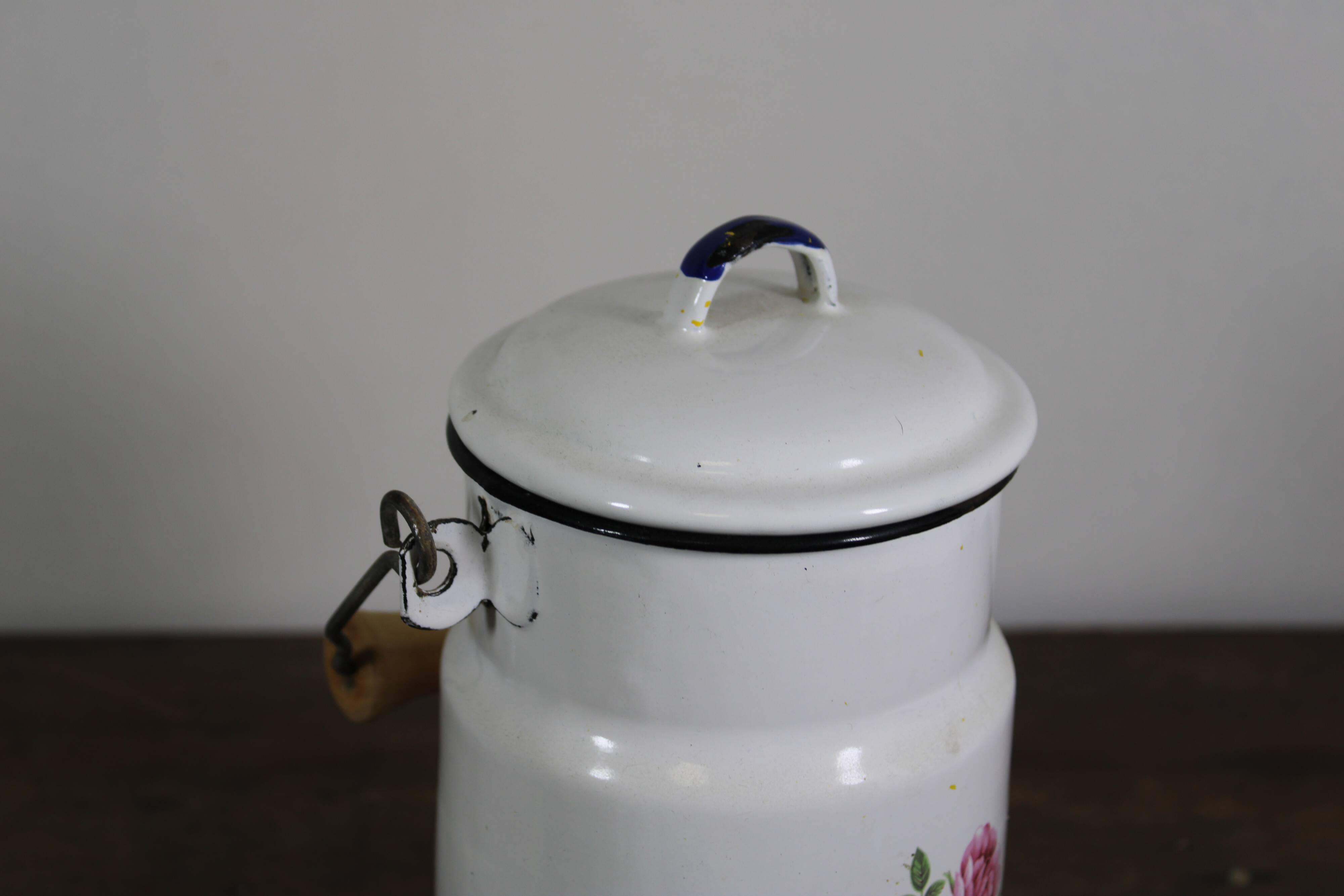 Enamelled sheet metal milk jar