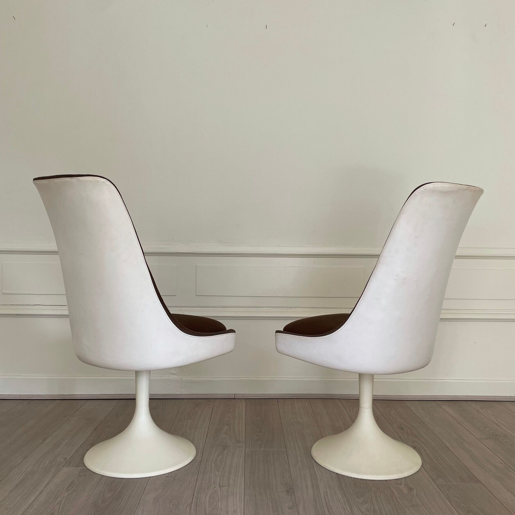 Tulip foot armchairs, 1970