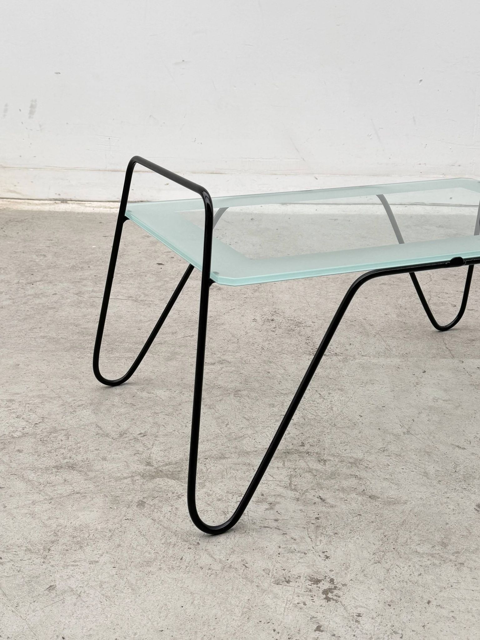 Table basse en métal et verre, France 1950