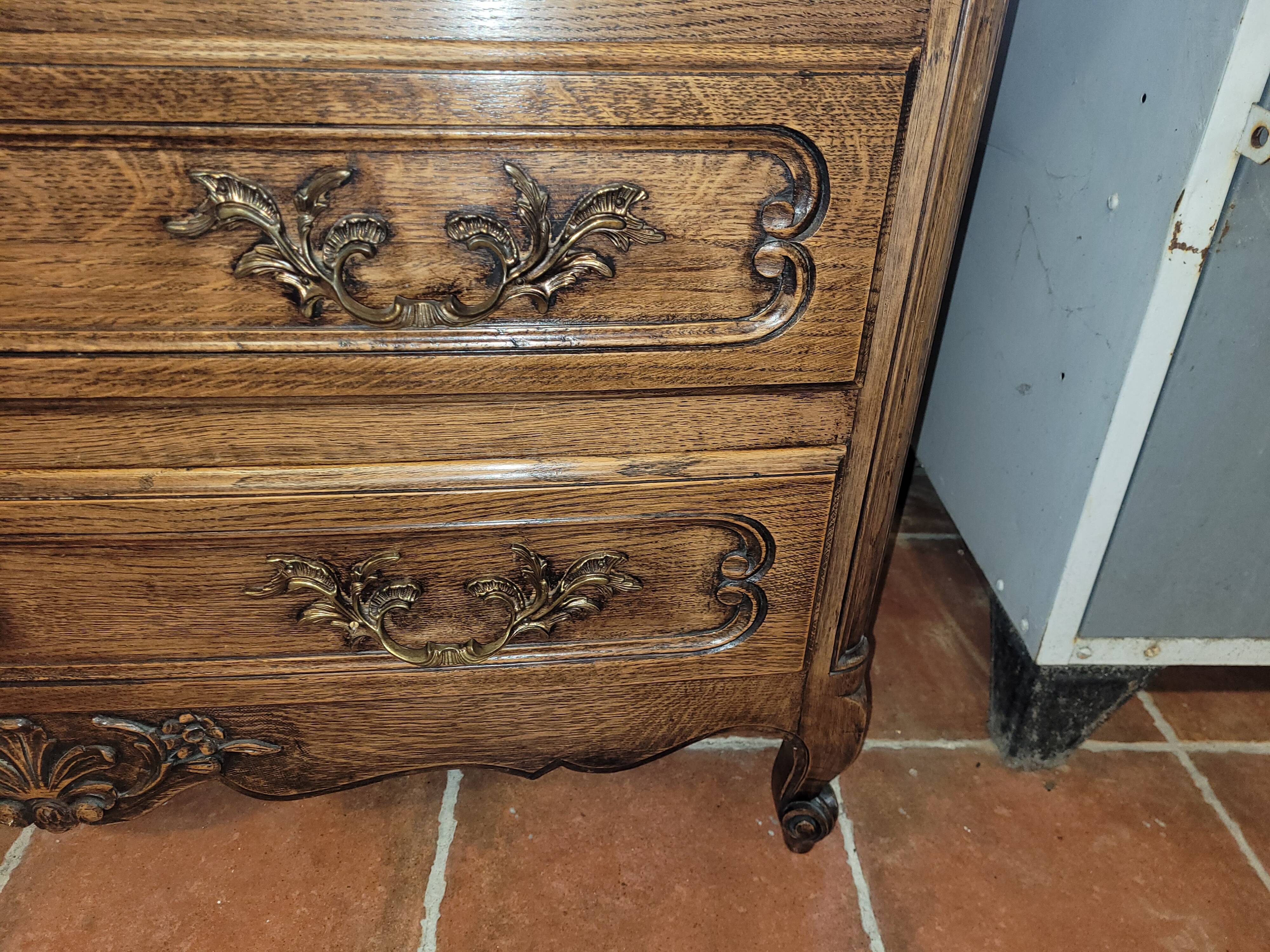 Louis XV style chest of drawers in solid oak