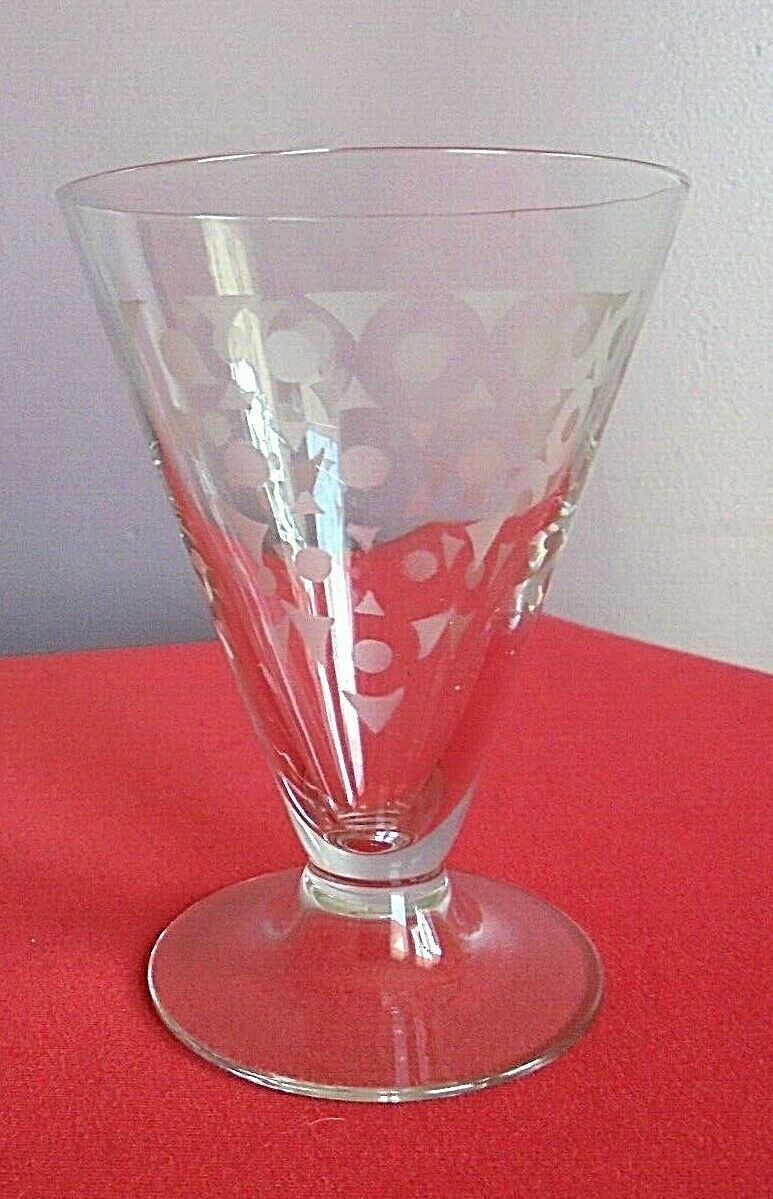 Lot 4 wine glasses conical shape