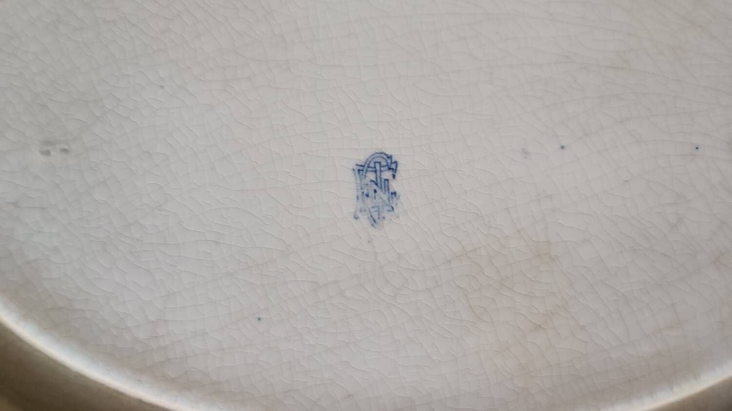 Oval dish in shades of blue in Gien earthenware