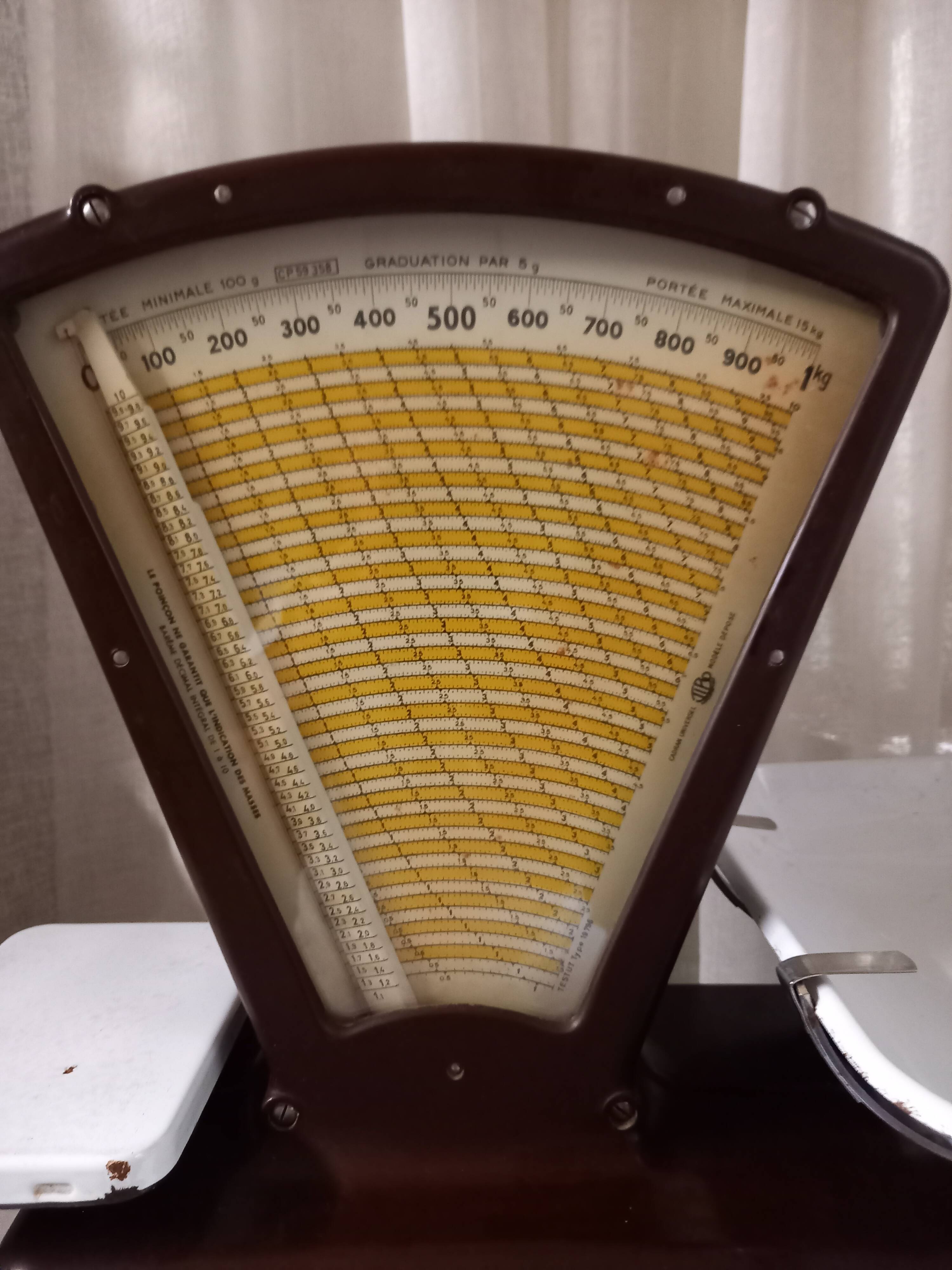 Old trader's scale, in bakelite, Testut.