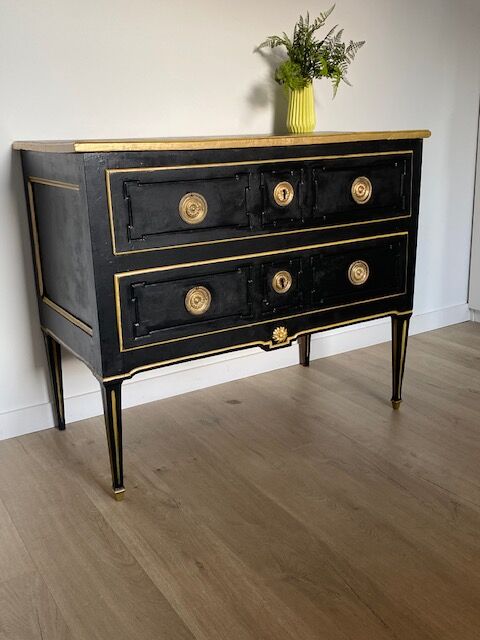 Painted chest of drawers