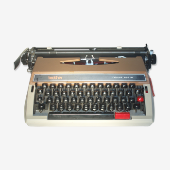 Machine a écrire vintage révisée Brother de Luxe 662 TR avec valise