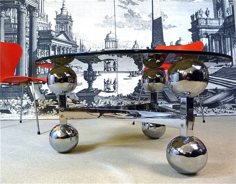 Space Age-style chromed steel round coffee table with glass top, 1960s