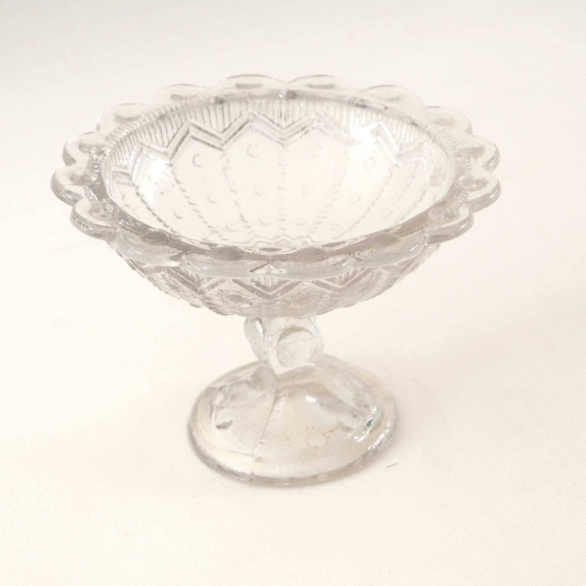 Coupe , mini compotier en verre ancien