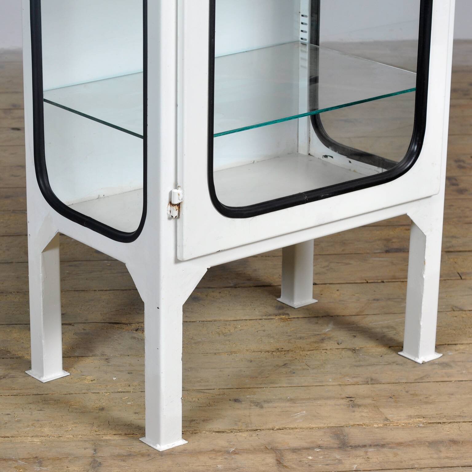 Armoire à pharmacie vintage en fer et verre, années 1970