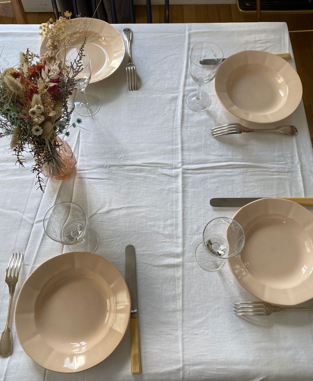 Service of powder pink hollow plates